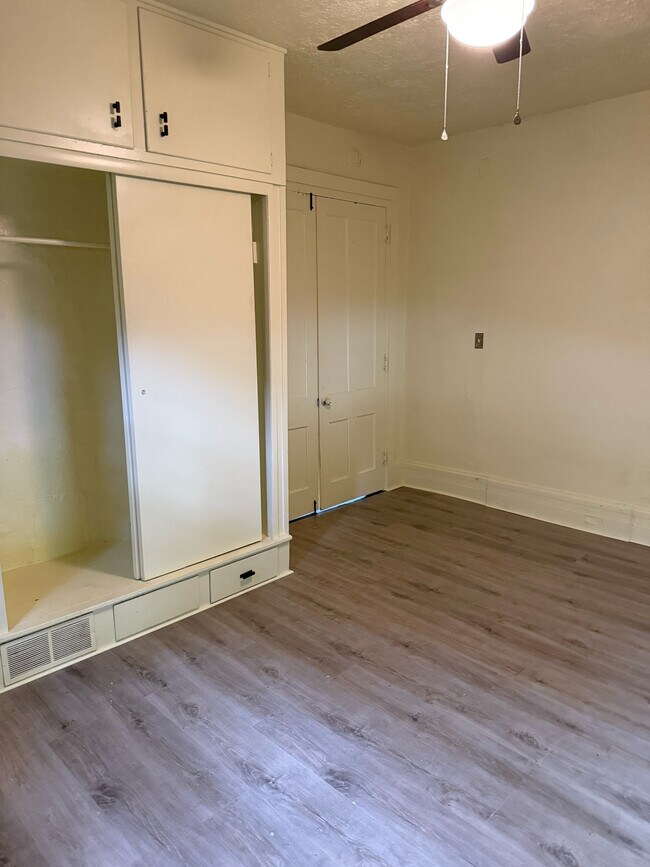 Foto del edificio - 102 S Balch St