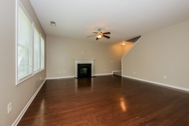 Building Photo - 102 Worthing Ln