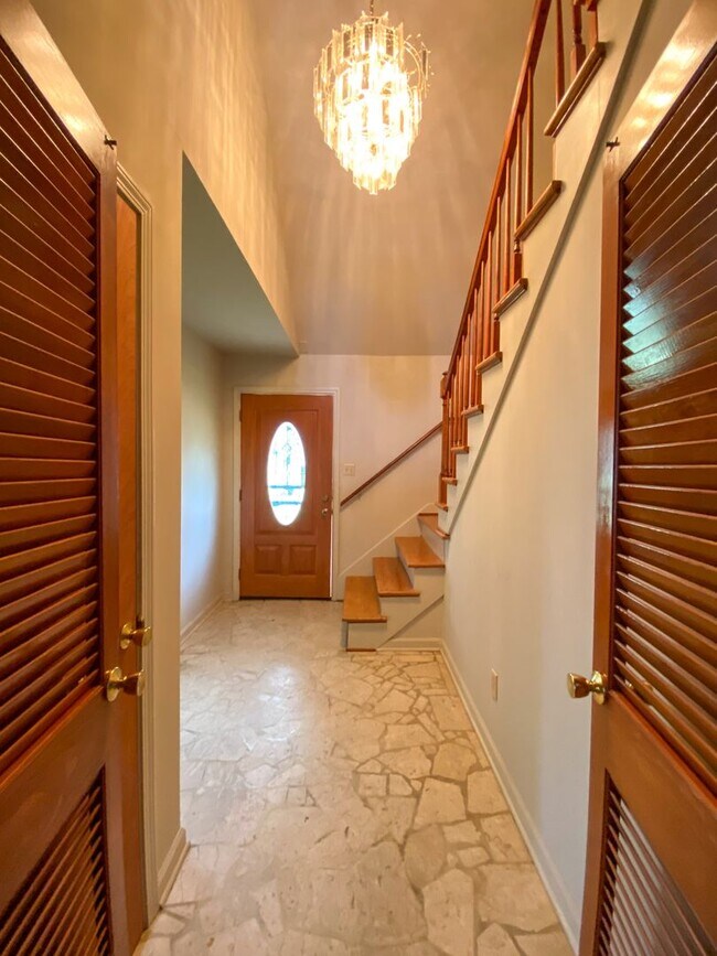 Building Photo - 4 bedroom, 2.5 bath house in Whitehaven