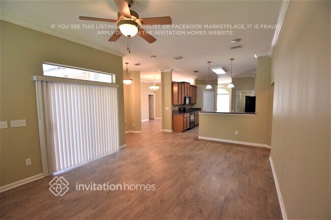 Building Photo - 13928 Fish Eagle Dr E