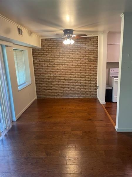 Foto del edificio - 1009 Sanlin Dr