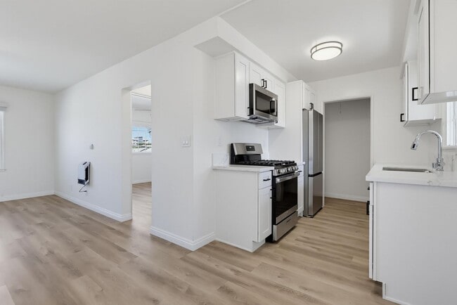 Interior Photo - 6627 Crenshaw Blvd
