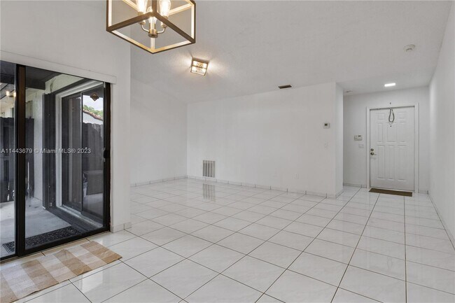 Foto del edificio - 15075 SW 49th Ln