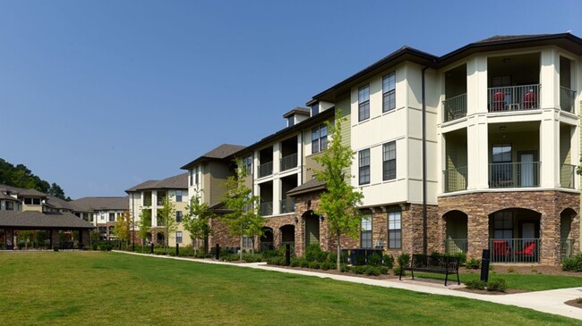 Building Photo - 801 Montclair Rd