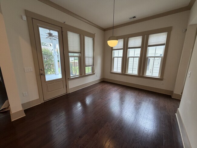 Building Photo - 104 Ilderton St