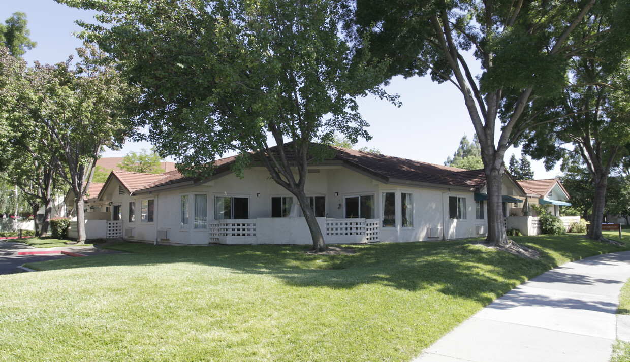 Building Photo - Ridgeview Commons