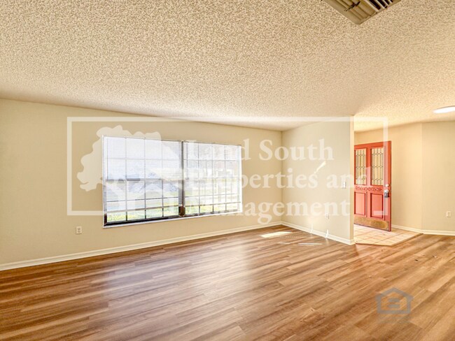 Foto del edificio - 2539 Roslyn Ln