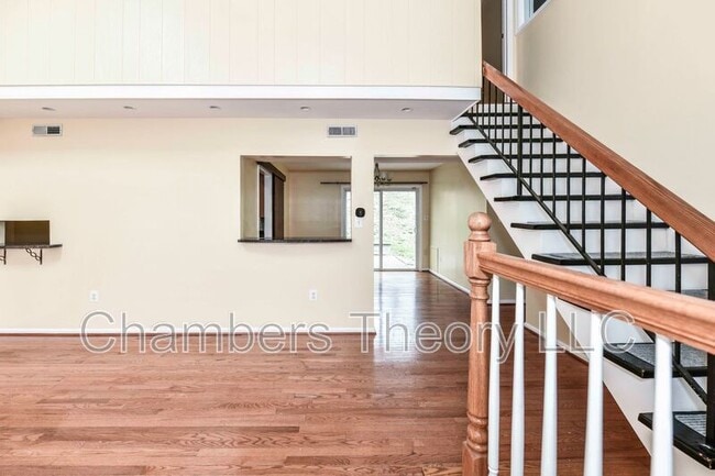 Foto del edificio - 8834 Sweet Gum Pl
