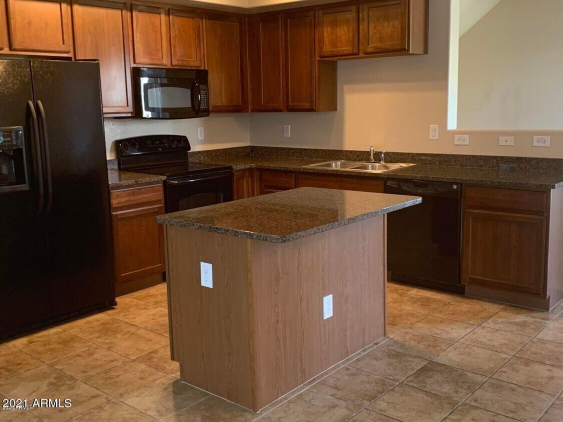 Foto principal - 900 S 94th St