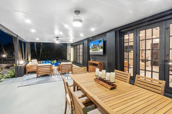 Building Photo - 516 Royal Plaza Dr