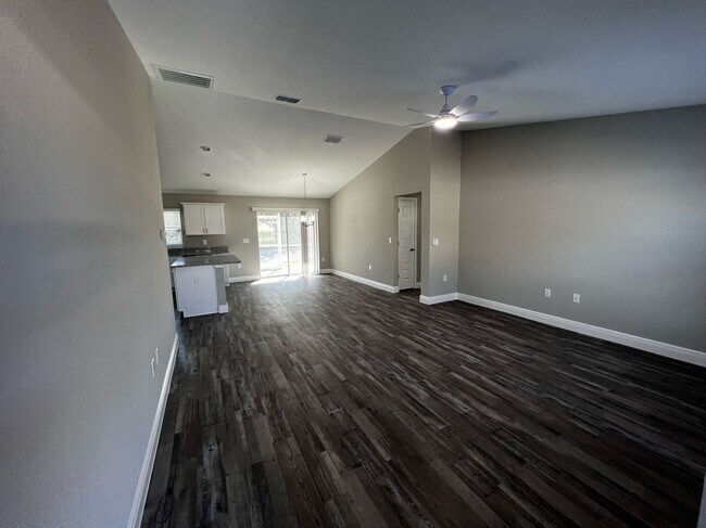 Foto del edificio - New Construction Custom Home - Desirable SE Ocala Neighborhood 3/2/2 **WON"T LAST**