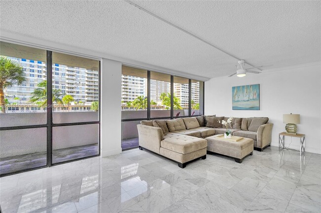 Building Photo - 2049 S Ocean Dr