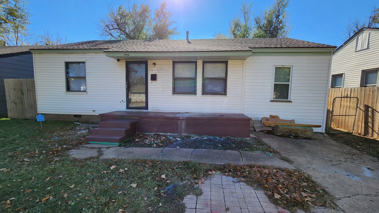 Primary Photo - 3916 Thomas Ave