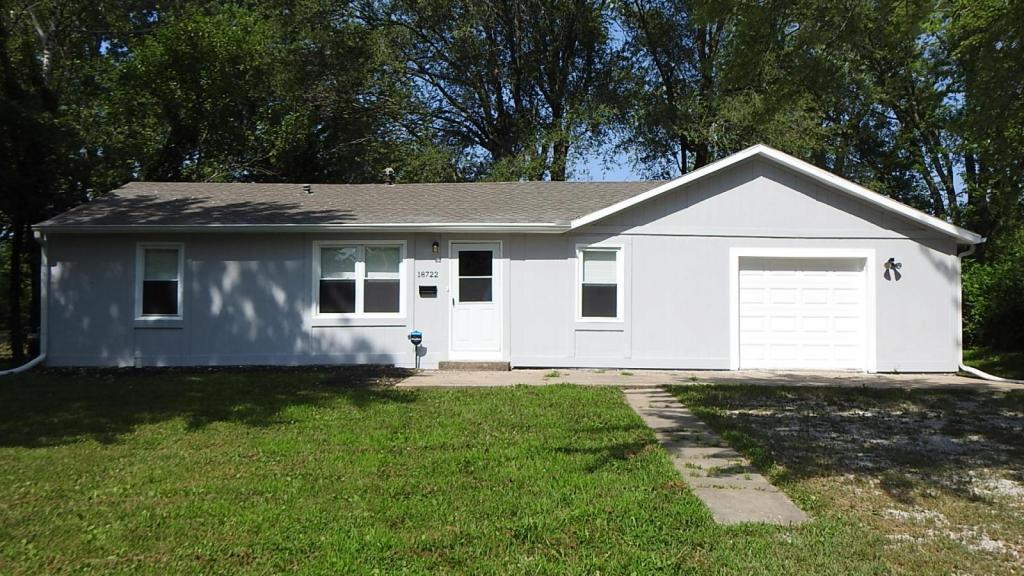 Primary Photo - 18722 S Lakeside Ln
