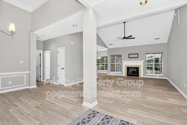 Building Photo - 9118 Pine Springs Ct