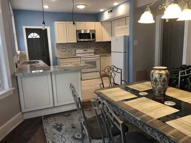 Foto del edificio - 18 N Rosborough Ave