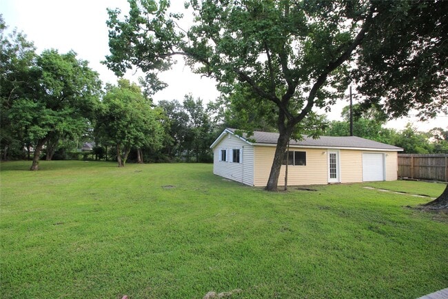 Building Photo - 7140 Dillon St