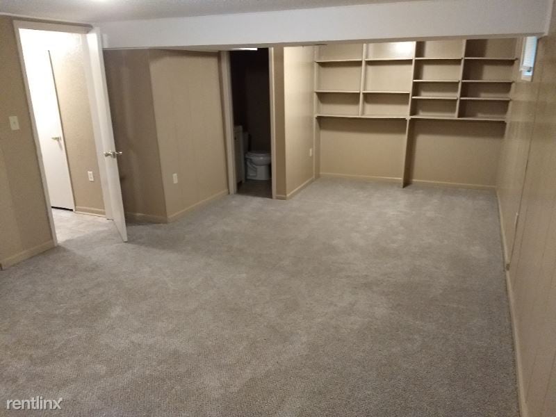 Building Photo - 3 br, 1.5 bath House - 404 SW Sandstone Dr