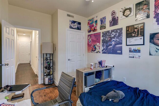 Building Photo - 3 br, 2 bath Duplex - 1734 N GRATZ ST Unit 1