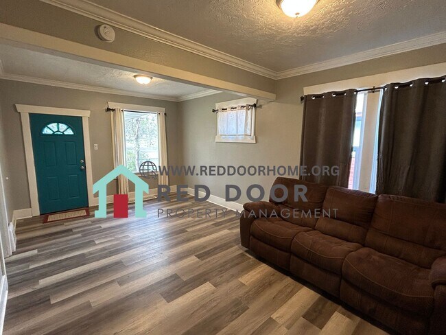 Building Photo - Cozy 2-Bedroom Home with Fenced Yard & Pet...