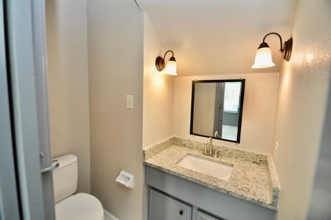 Building Photo - 6822 La Puente Dr