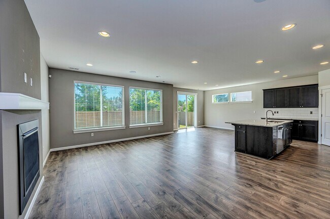 Foto del edificio - Marysville 4 bed/2.5 bath with large bonus...