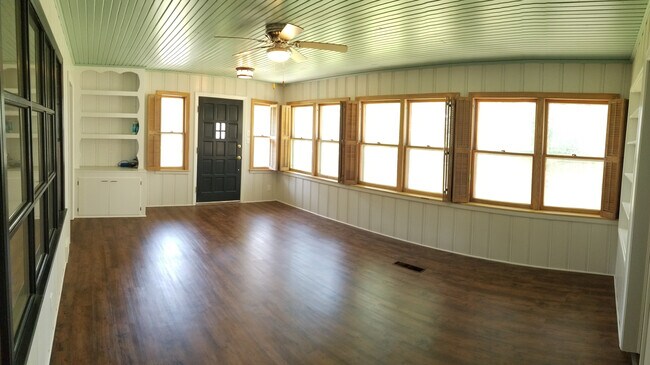 Sunroom (heated & cooled for year-round use) - 406 SW Walnut St