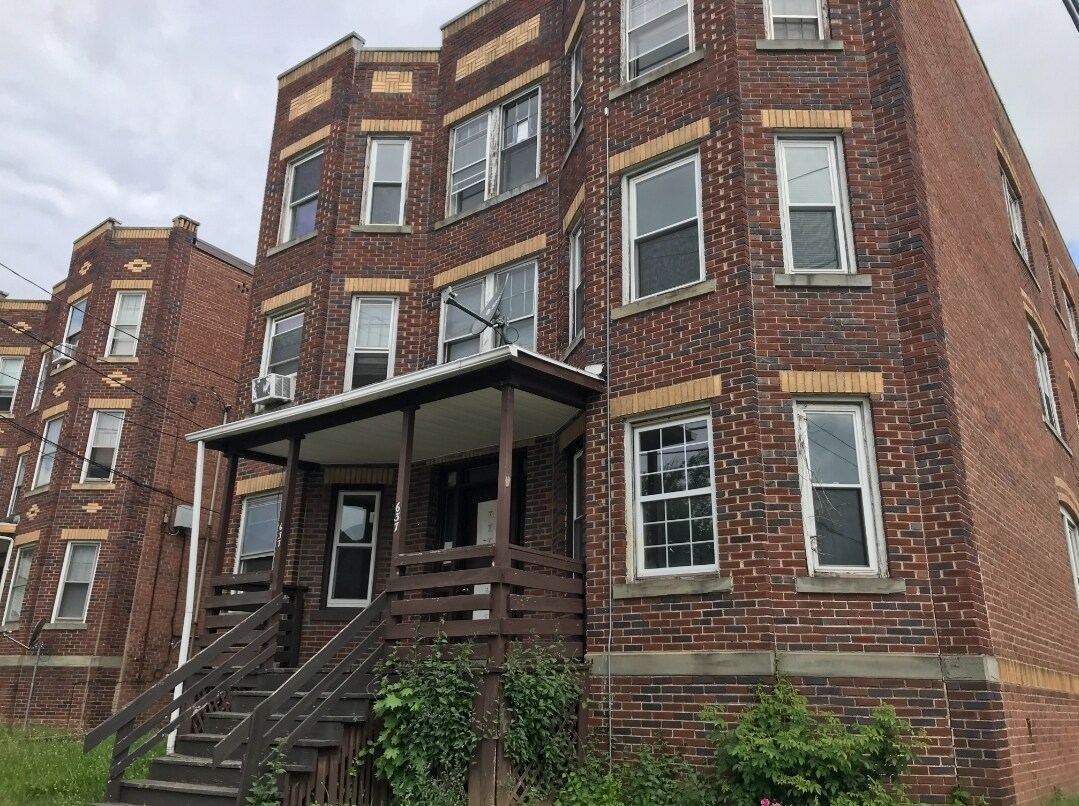 Foto principal - 637 W Main St
