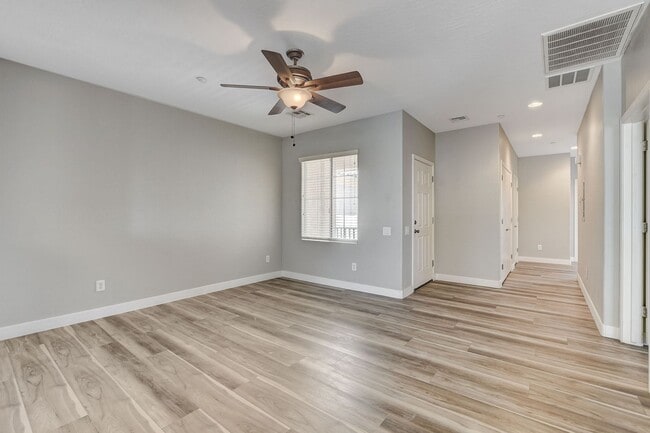 Foto del edificio - 3 Bedroom Condo