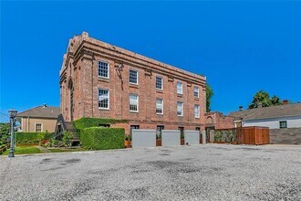 Building Photo - 709 Jackson