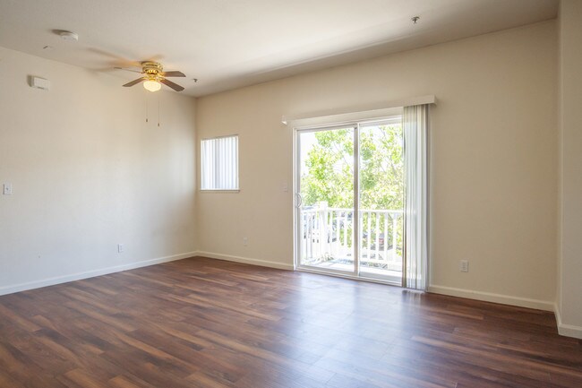 Building Photo - 2315 Lomitas Ave