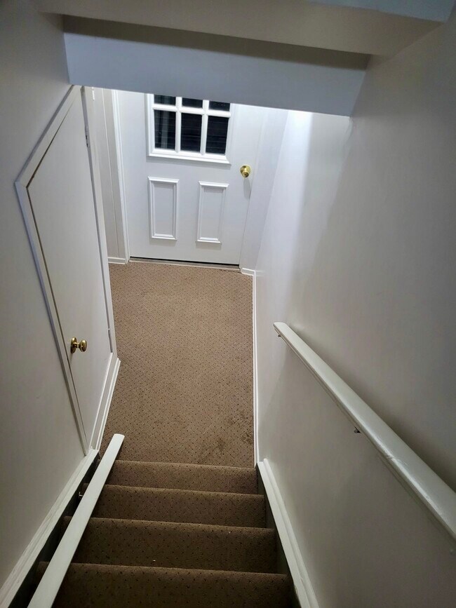 Photo du bâtiment - PRIVATE APARTMENT IN LOWER LEVEL OF HOUSE