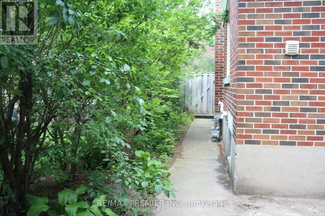 Building Photo - 8 Marlborough Rd