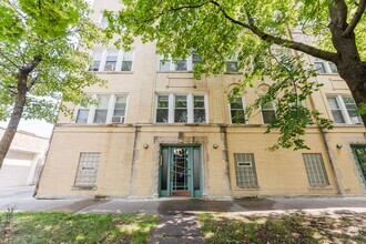 Building Photo - 2474 W Cullom Ave