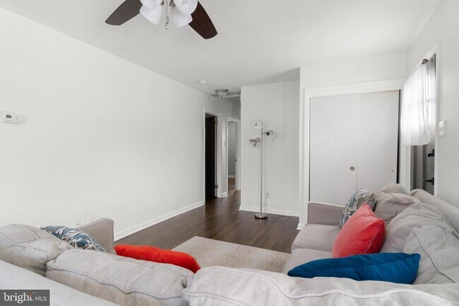 Foto del edificio - 8 Adams Ave