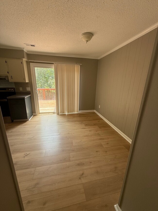 Foto del edificio - 1405 Harth Dr
