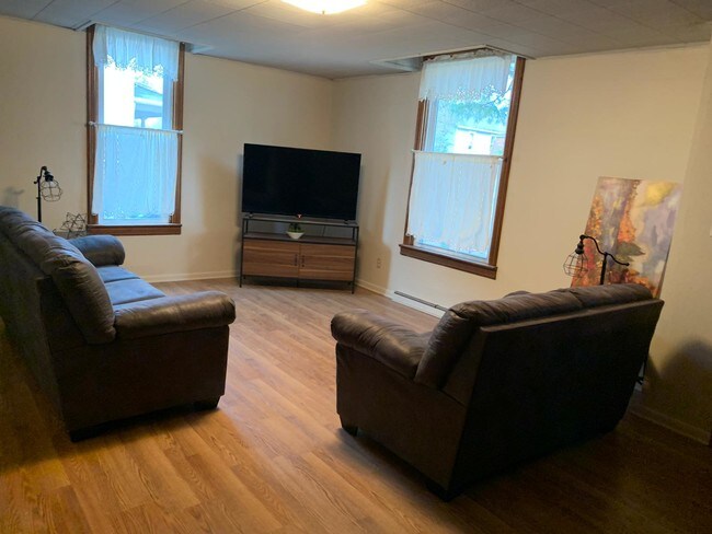 Building Photo - 814 N Cory St