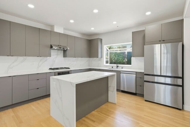 Building Photo - Beautiful 4-Bedroom 3-Bathroom Sunnyvale Home
