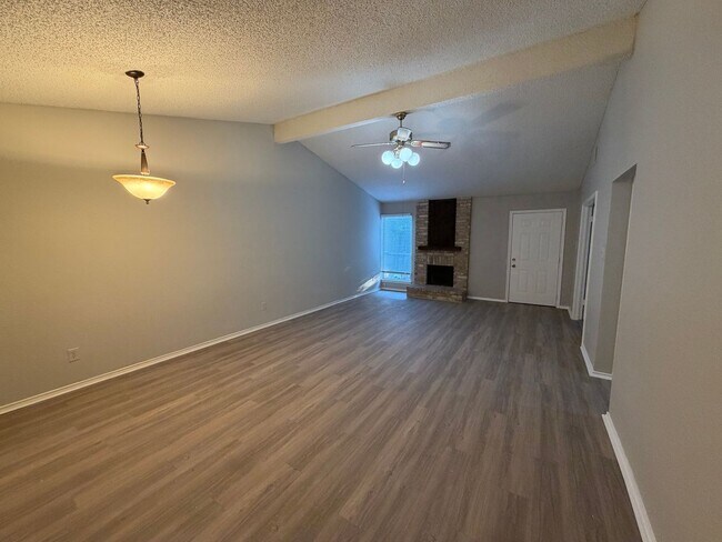 Foto del edificio - SINGLE STORY 3 BEDROOM HOME IN NORTHWEST C...