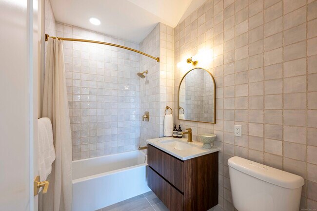 Foto del edificio - 100 E Putnam Ave