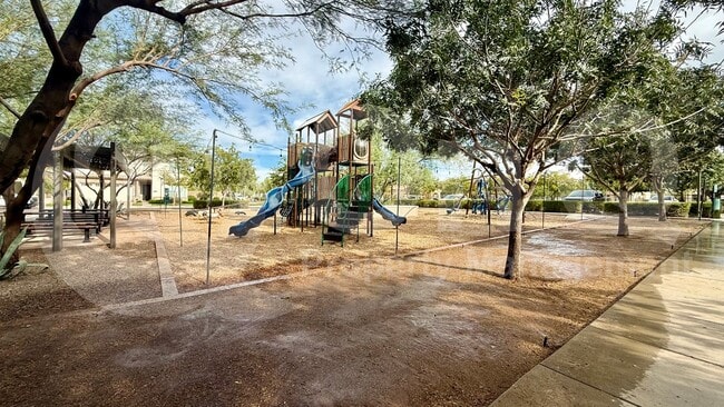Building Photo - 1946 W Lariat Ln