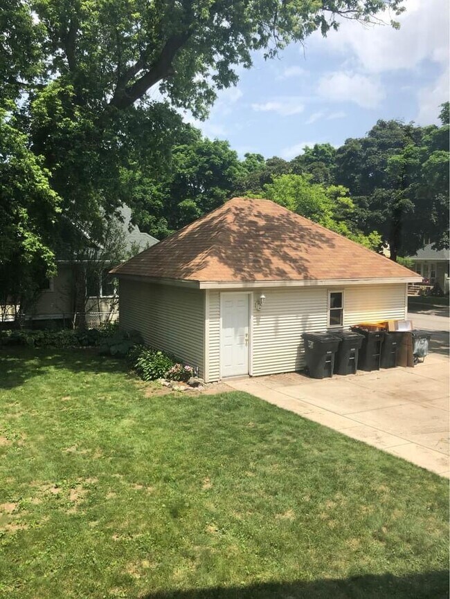 Foto del edificio - 6904 W Lloyd St