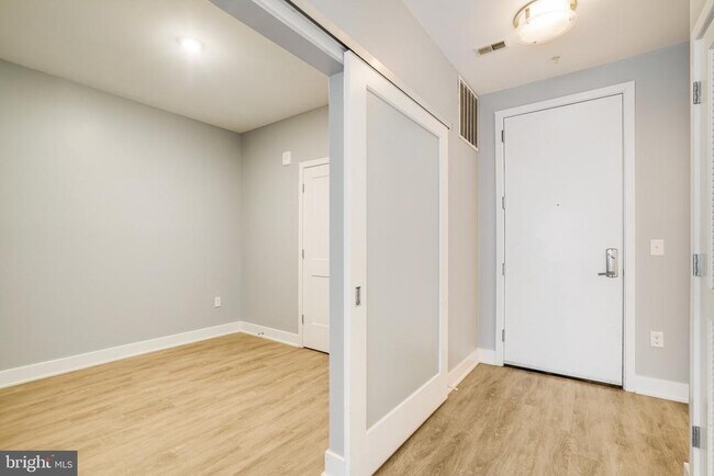 Foto del edificio - 145 Riverhaven Dr