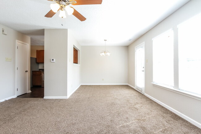 Foto del edificio - 4362 Fullwood Ct