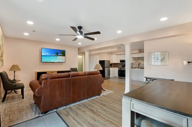 Building Photo - 12614 Bay Tree Way