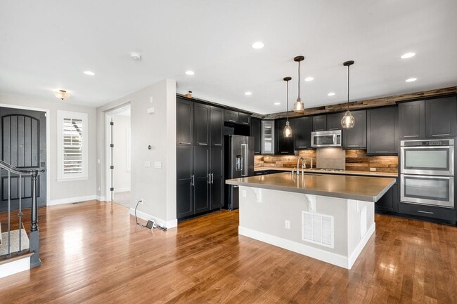 Building Photo - Luxury 4BD, 4BA Backcountry Home with Fenc...