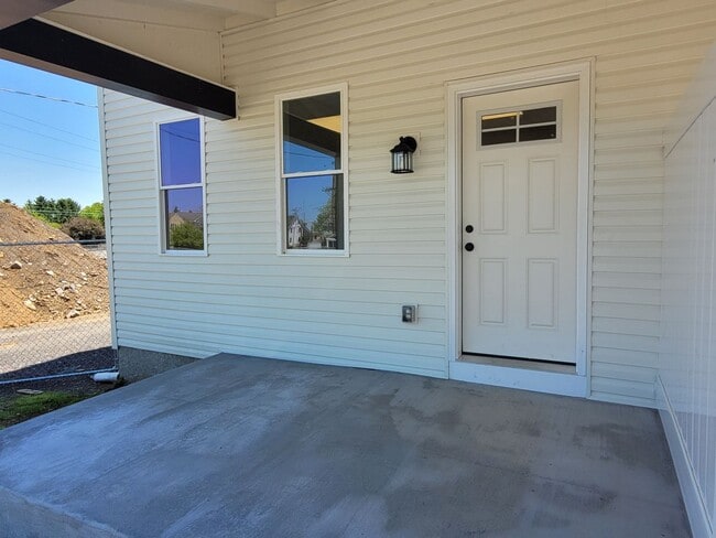 Building Photo - Newly renovated 2 Bedroom Townhome Gordonville
