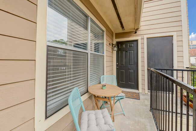 Apartamento y trastero - 704 Bering Dr