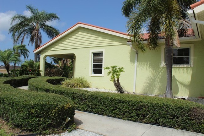 Building Photo - 4911 Palmetto Point Dr