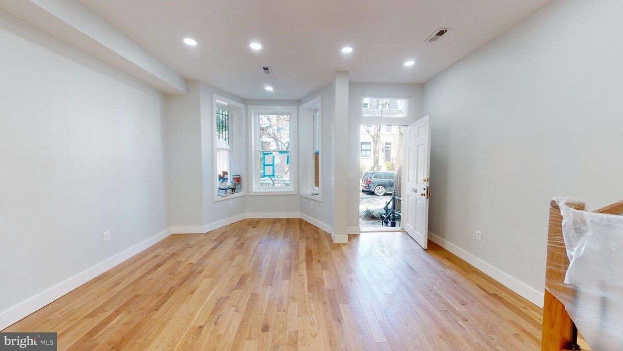 Primary Photo - 3036 Cambridge Pl NW